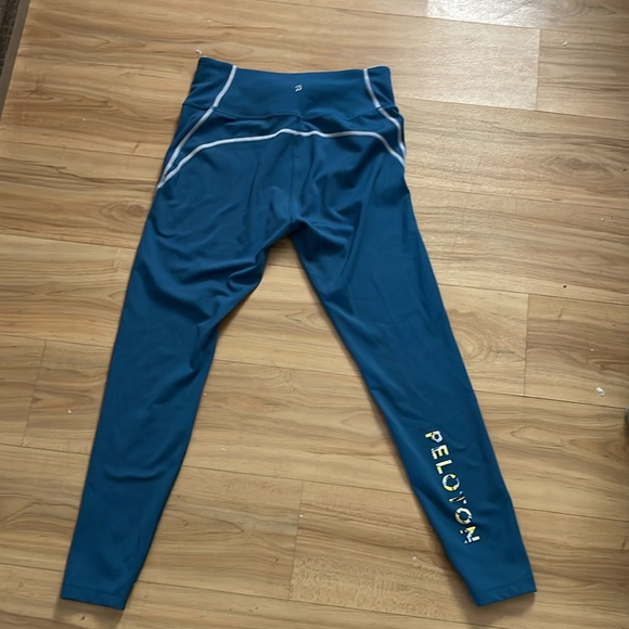 SET Peloton Blue High Waisted Marble Cycling Workout Leggings and sports bra - Picture 7 of 9